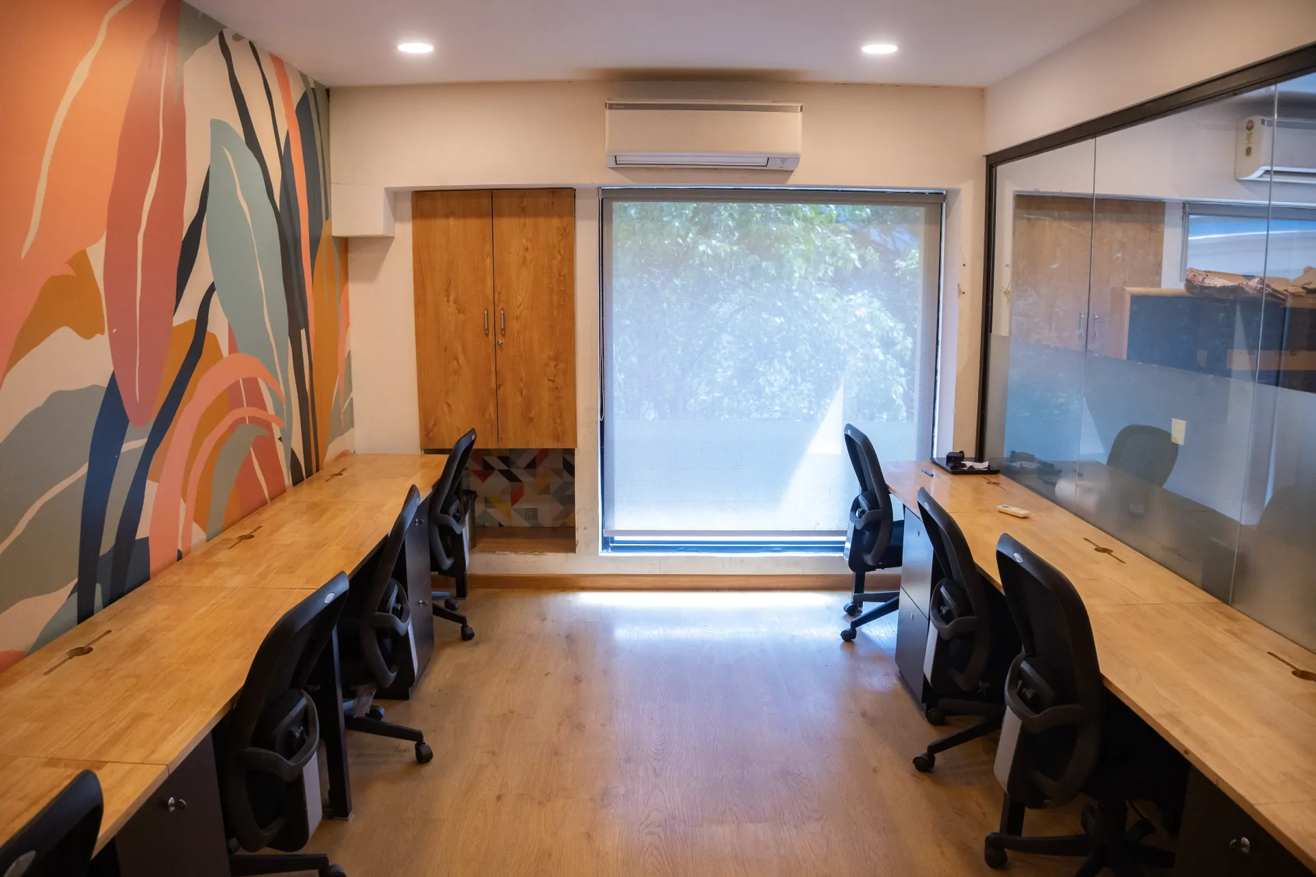 Jhandewalan interior 1